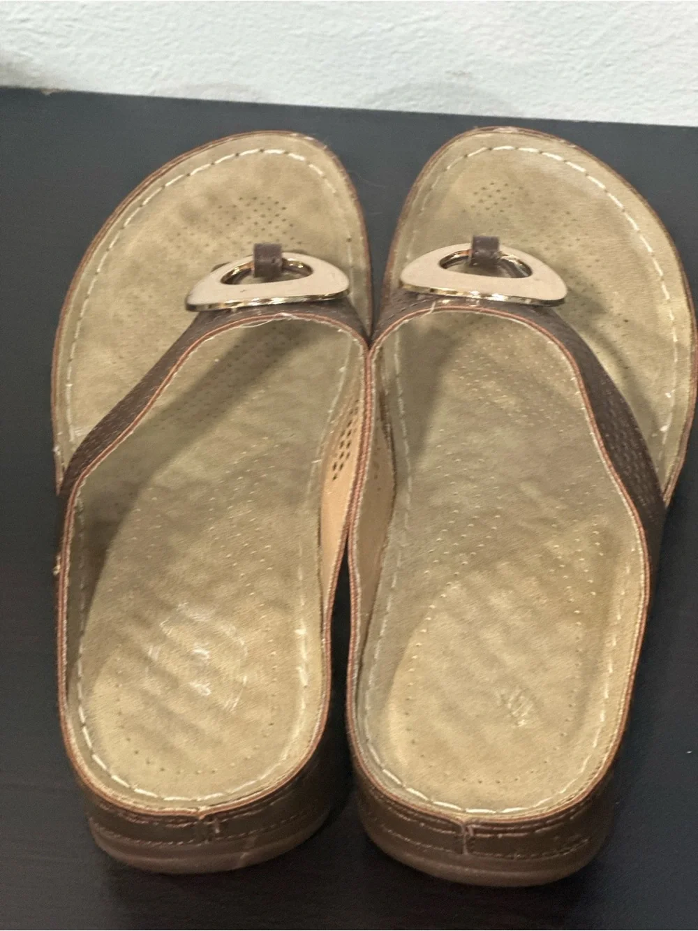Women’s Brown Gold Toe Ring Comfort Sandals Size 7